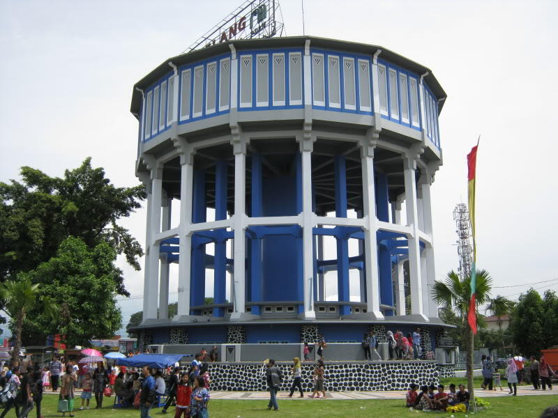 Indahnya Alun-Alun kota di Indonesia