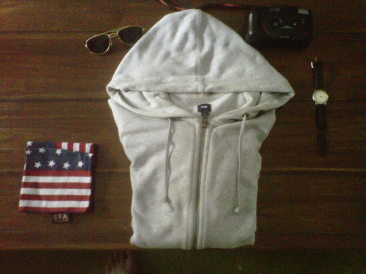 sweater uniqlo, jaket zip hodie GAP(lbh halus dr uniqlo)