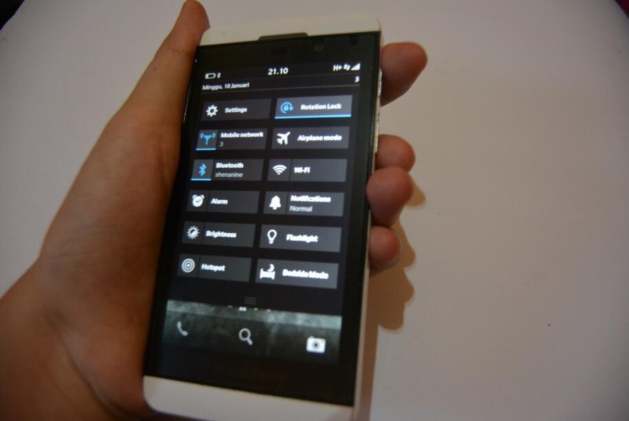JUAL BLACKBERRY Z10 COD BEKASI - 1.8JT MULUS
