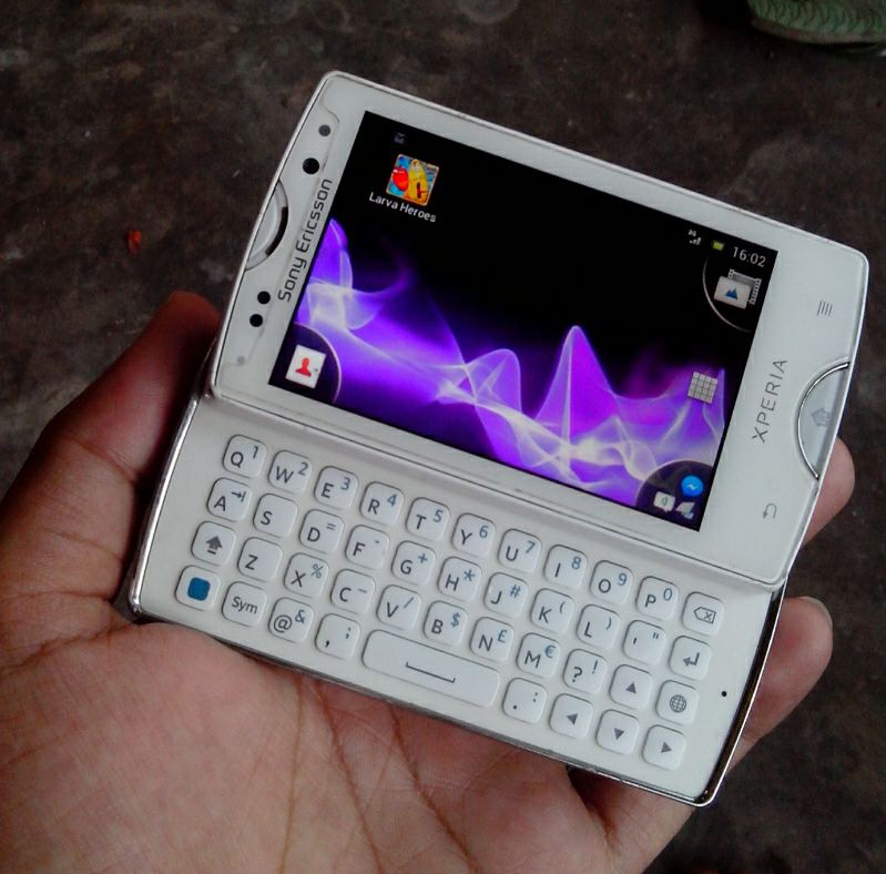 sony Ericsson sk17i xperia mini pro (klangenan)