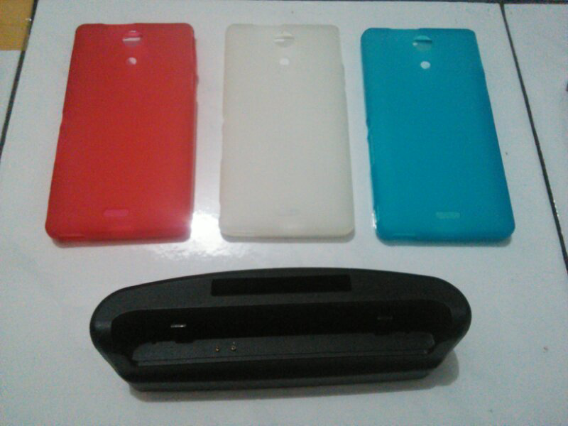 dock charger xperia zr & softcase nya