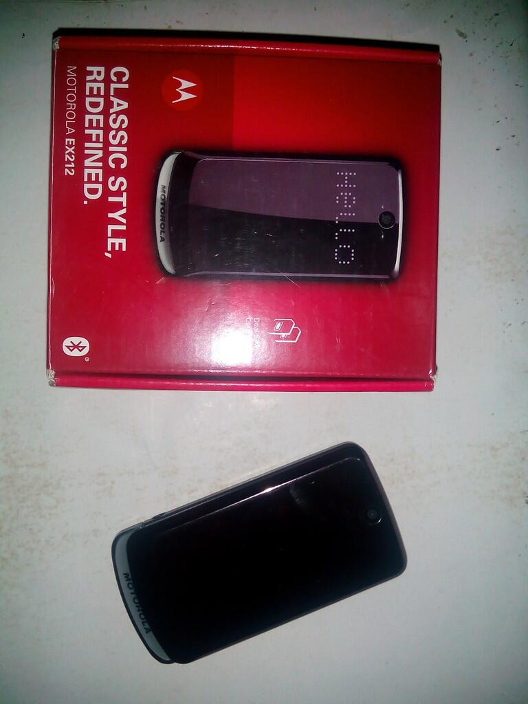 HANDPHONE FLIP MOTOROLA