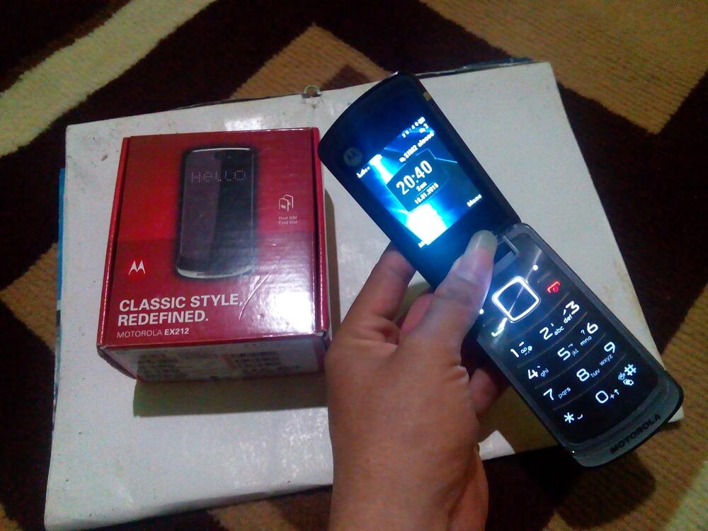 HANDPHONE FLIP MOTOROLA