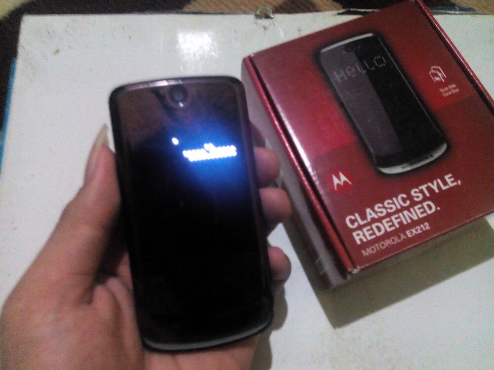 HANDPHONE FLIP MOTOROLA