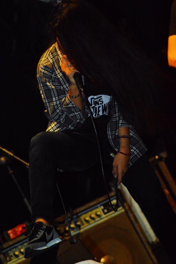 [VIDEO] Vokalis metal cewek ngecover lagu Lamb Of God
