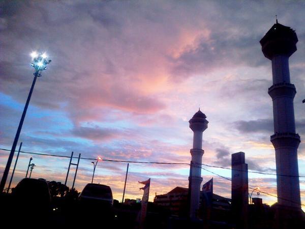 Keindahan Langit menjelang malam 