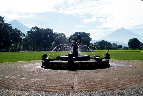 Indahnya Alun-Alun kota di Indonesia