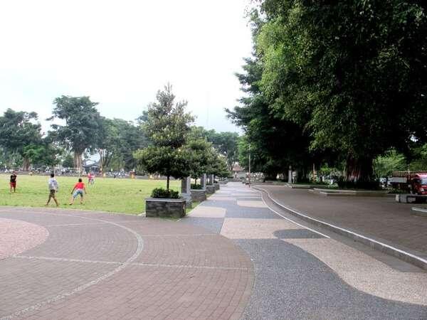 Indahnya Alun-Alun kota di Indonesia