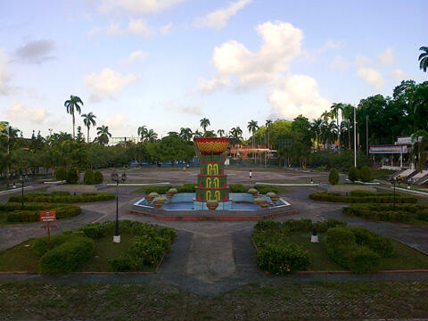 Indahnya Alun-Alun kota di Indonesia