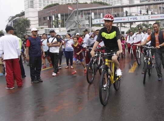 Car Free Day... mr. Presiden Jokowi Bersepeda Santay