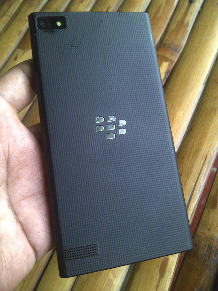 JUAL BLACKBERRY Z3 HITAM MULUS DAN BERGARANSI