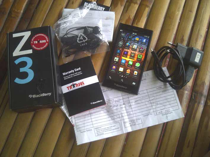 JUAL BLACKBERRY Z3 HITAM MULUS DAN BERGARANSI