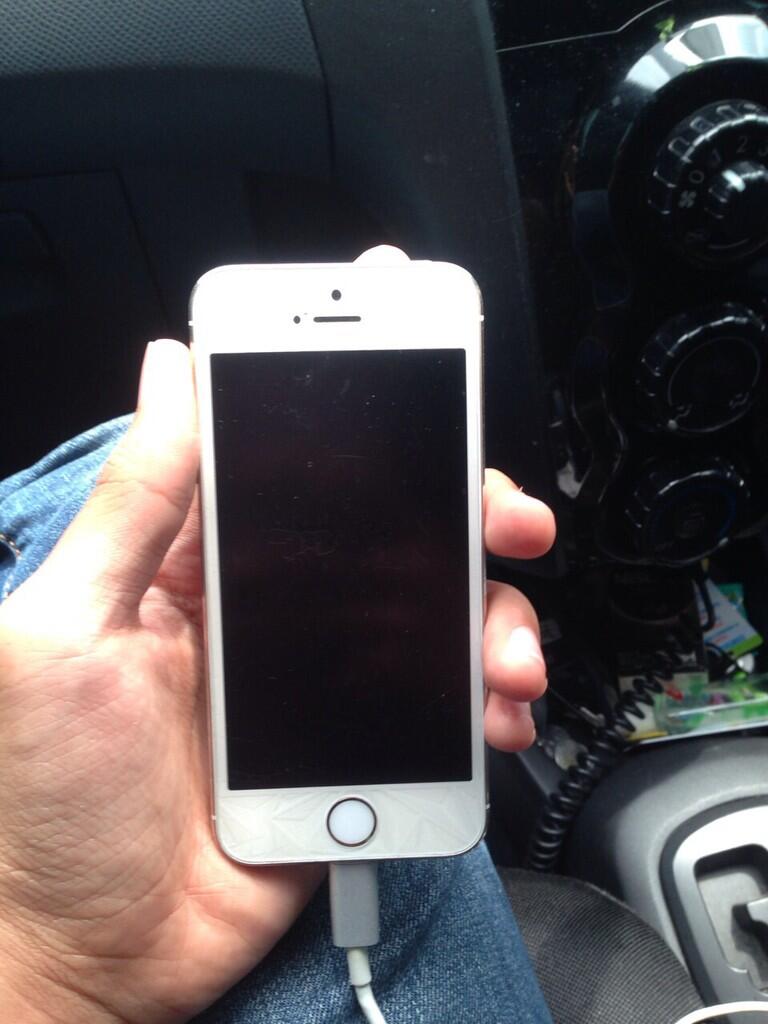 WTS iPhone 5s 16gb Gold, bekas pakaian pacar ane gan. Chakep!