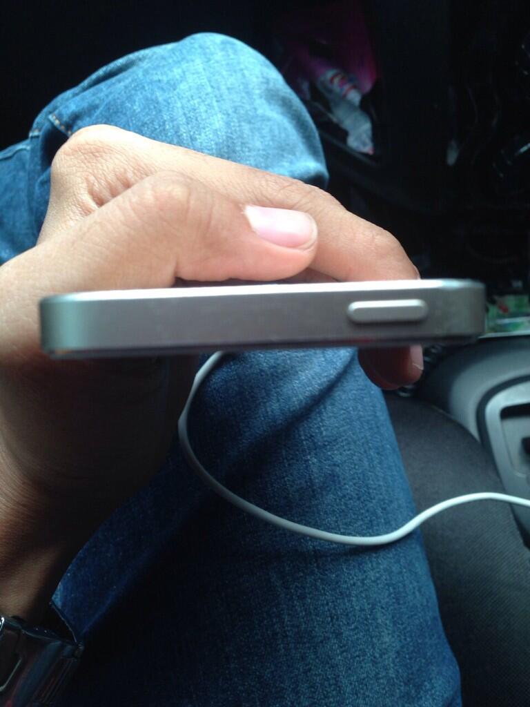 WTS iPhone 5s 16gb Gold, bekas pakaian pacar ane gan. Chakep!