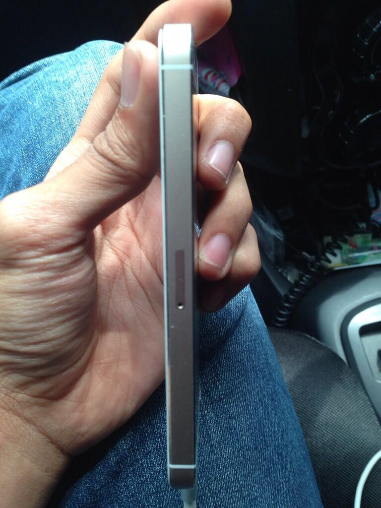 WTS iPhone 5s 16gb Gold, bekas pakaian pacar ane gan. Chakep!