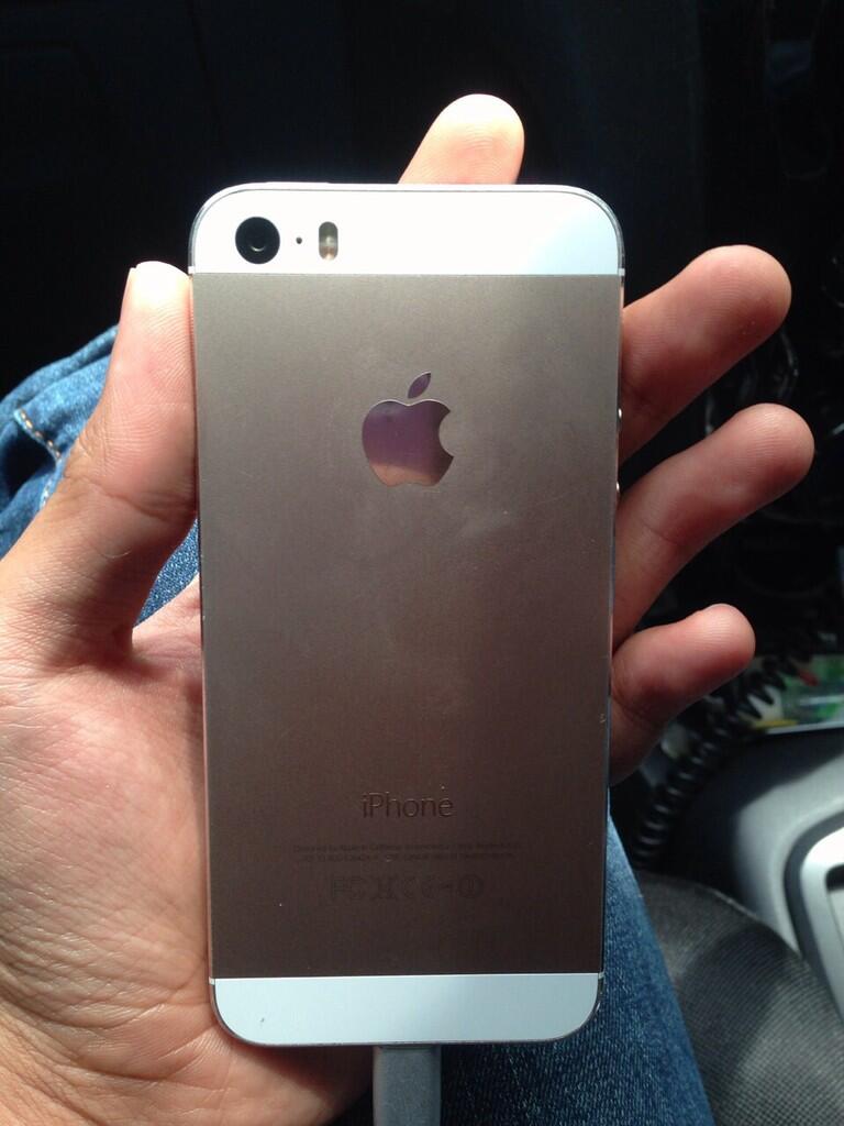 WTS iPhone 5s 16gb Gold, bekas pakaian pacar ane gan. Chakep!