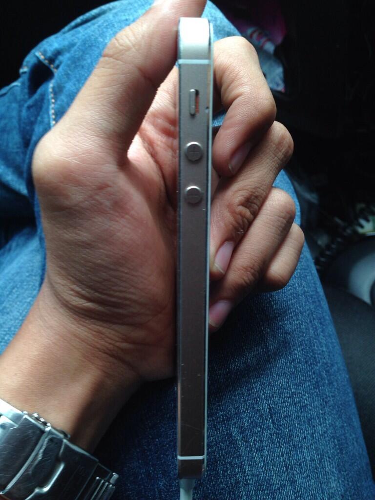WTS iPhone 5s 16gb Gold, bekas pakaian pacar ane gan. Chakep!