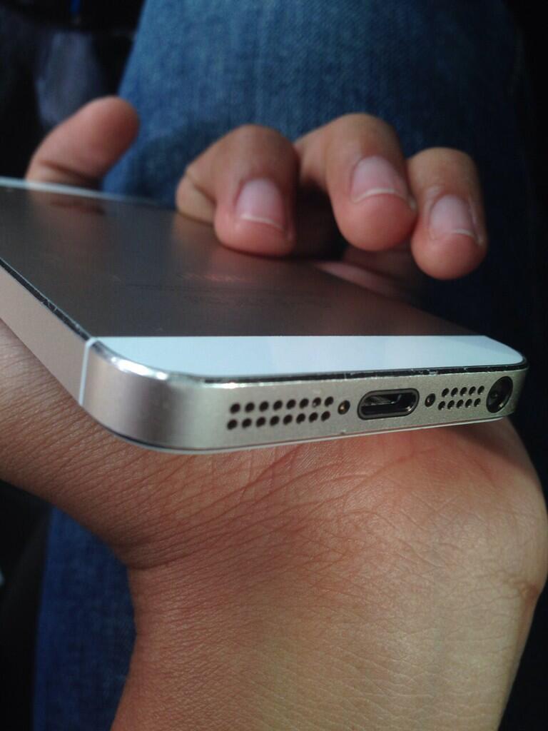 WTS iPhone 5s 16gb Gold, bekas pakaian pacar ane gan. Chakep!
