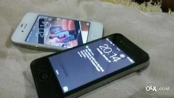 Jual Iphone 4 sepasang warna Hitam-Putih 8G Mulus