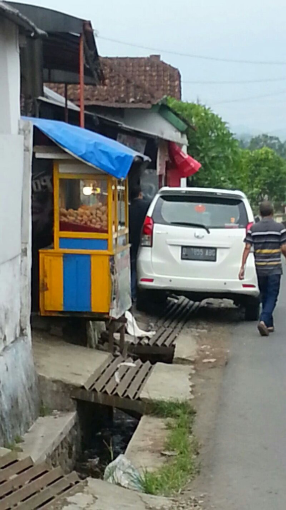 mencurigakan tolong bantu liat no polisi nya