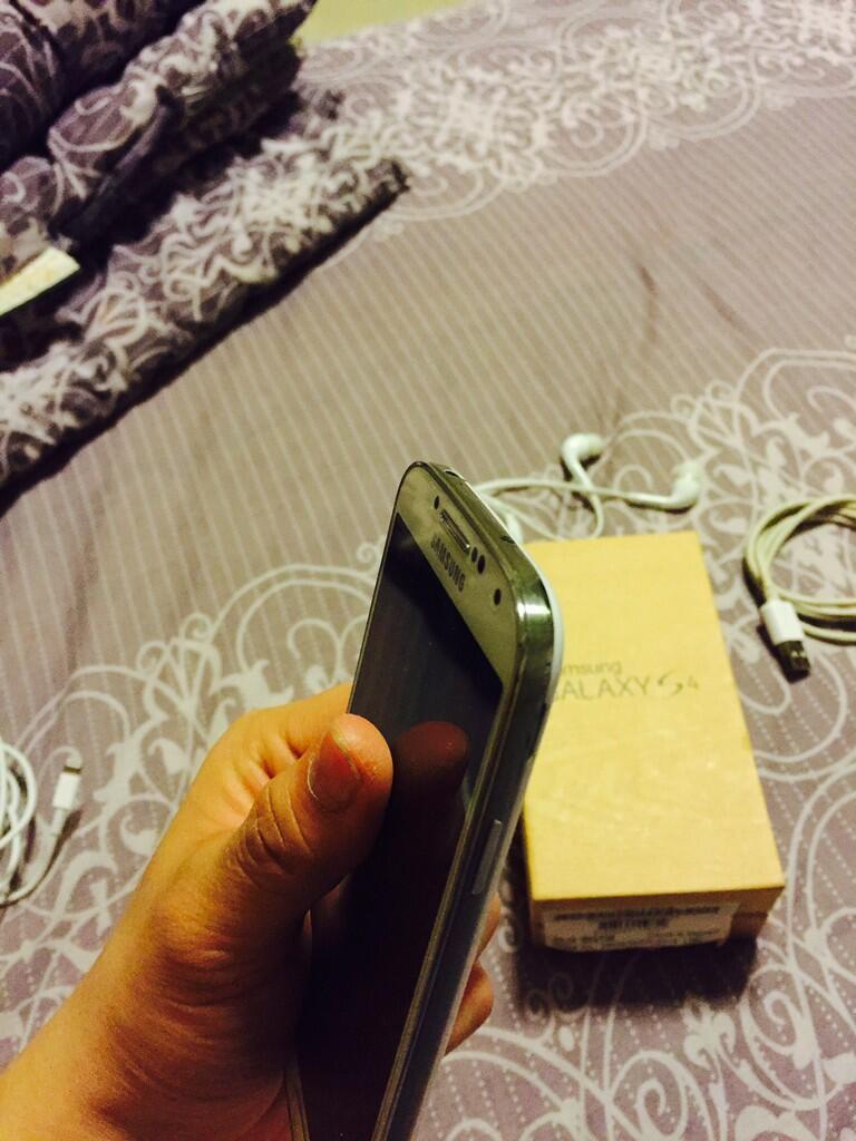 ***dijual samsung galaxy s4 masih mulus***