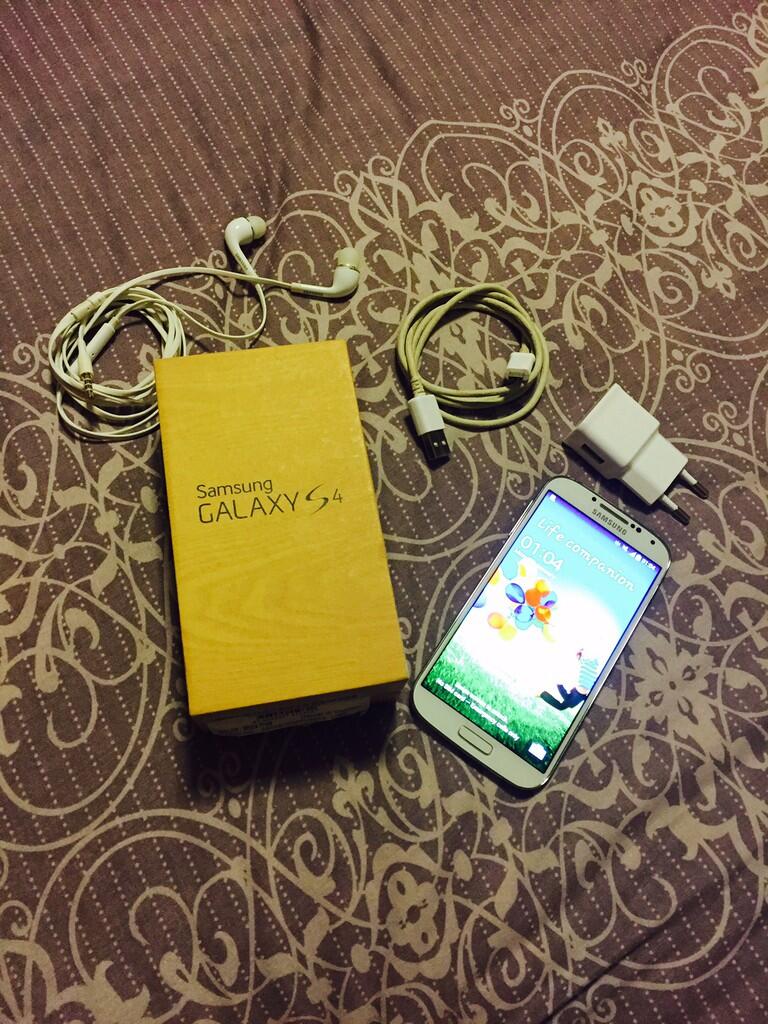 ***dijual samsung galaxy s4 masih mulus***