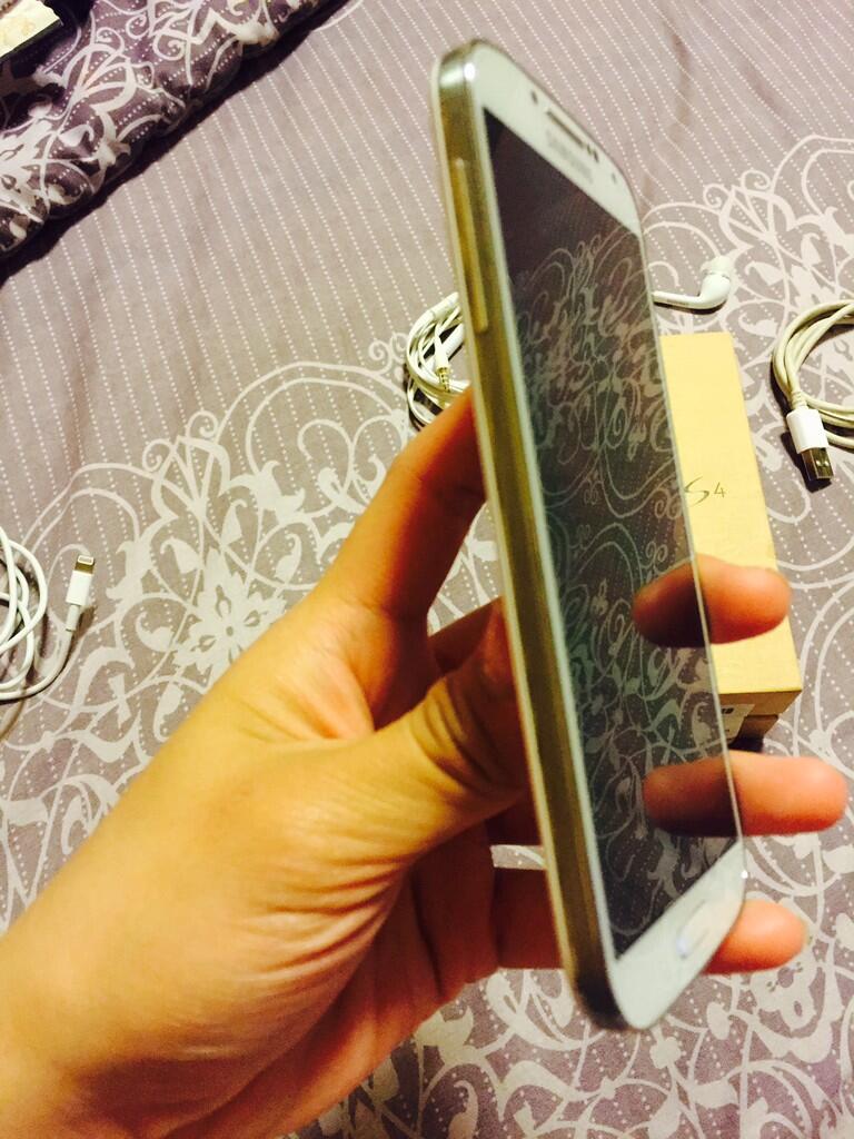 ***dijual samsung galaxy s4 masih mulus***