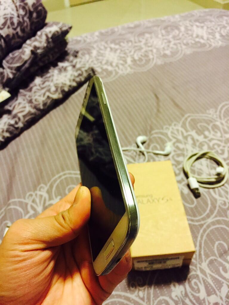 ***dijual samsung galaxy s4 masih mulus***