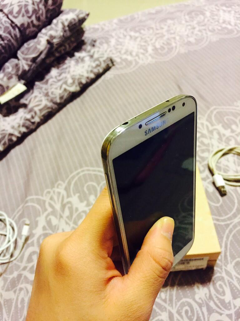 ***dijual samsung galaxy s4 masih mulus***