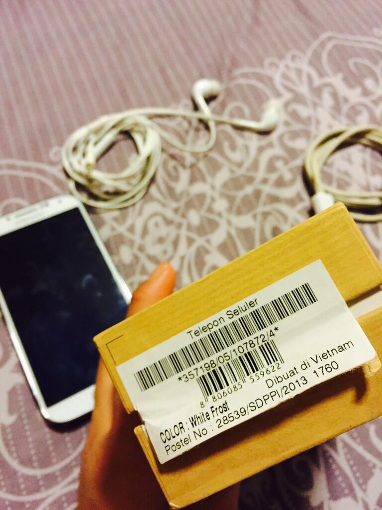 ***dijual samsung galaxy s4 masih mulus***
