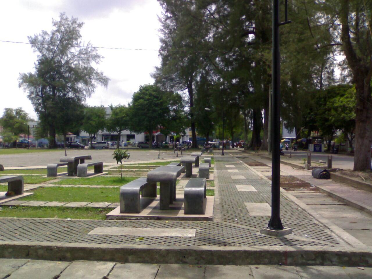 Indahnya Alun-Alun kota di Indonesia