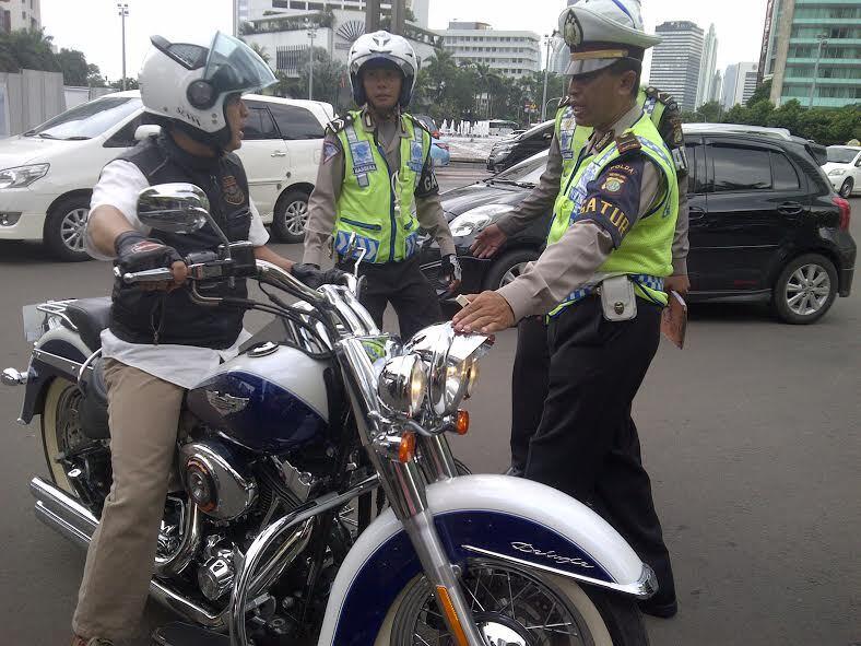 Biadab... Pengendara Harley Kerjai Polisi di Bundaran HI