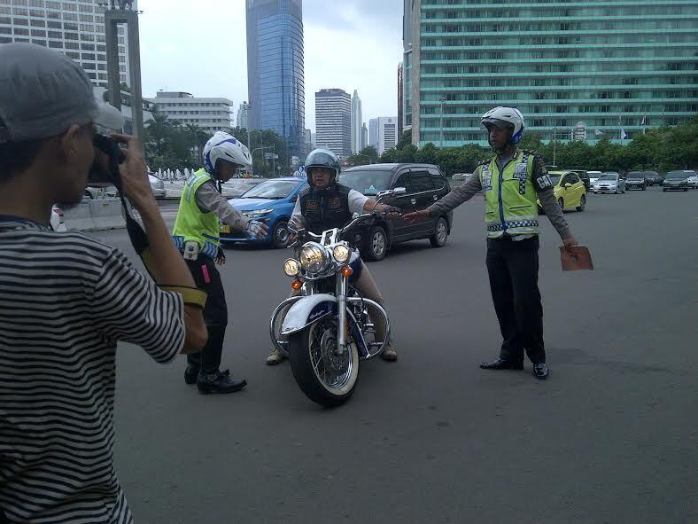 Biadab... Pengendara Harley Kerjai Polisi di Bundaran HI