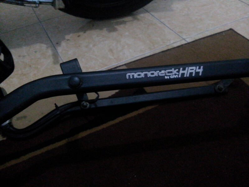 BOX GIVI E45 & BREKET GIVI untuk all motor bebek & sprot.UKURAN 2 HELM FULL FACE