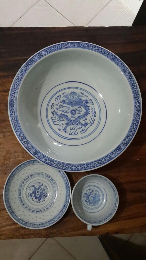 Chinaware - piring, teko, cangkir dan mangkok motif