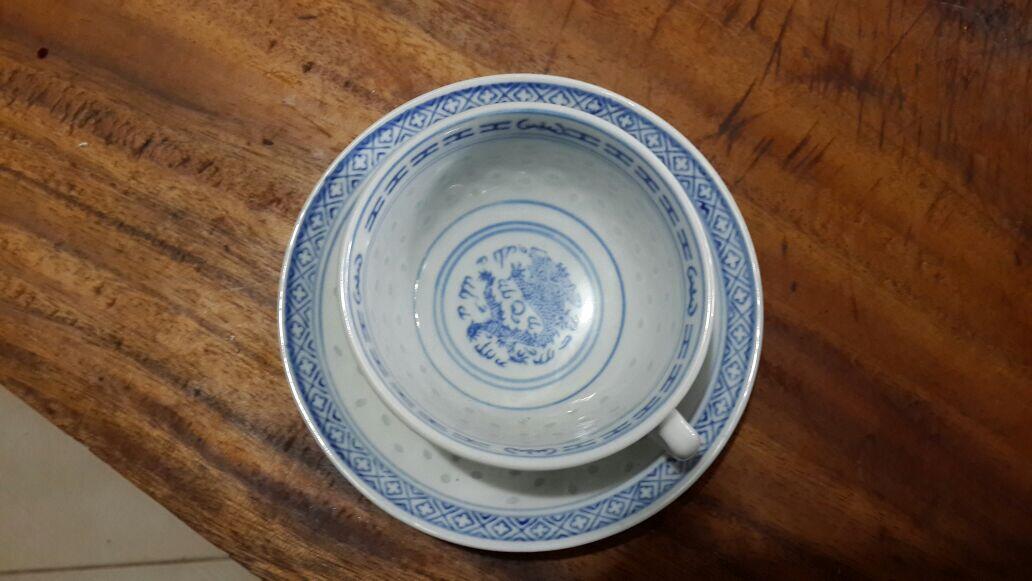 Chinaware - piring, teko, cangkir dan mangkok motif