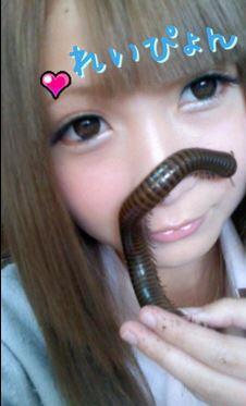 WOW Seorang gadis cantik di jepang yang di cium bukan boneka melainkan binatang