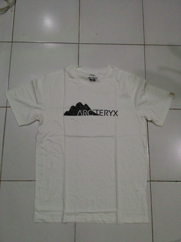 T-shirt ARCTERYX BUKAN THE NORTH FACE ATAU MAMMUT DAN JACK WOLFSKIN