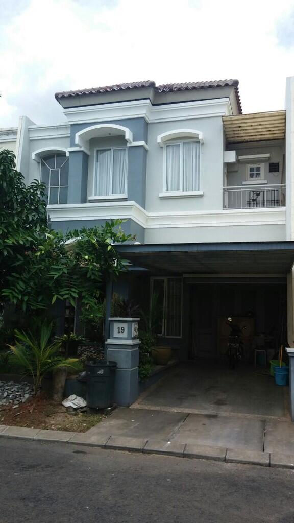 Terjual jual cepat rumah  minimalis  cluster 2lantai di  