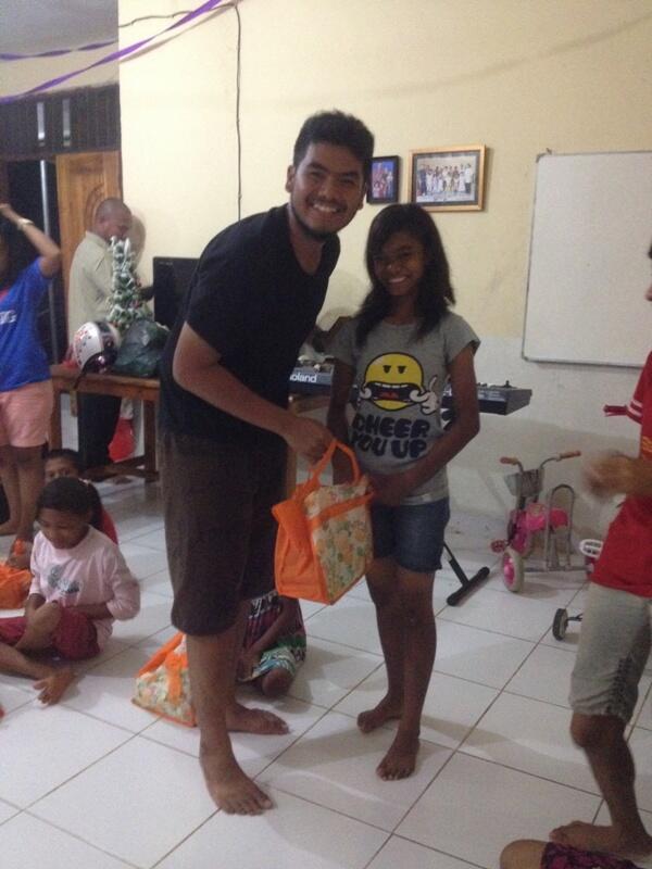 VOLUNTOURISM : Kisah Nenek Tua, Bocah, dan Panti Asuhan.