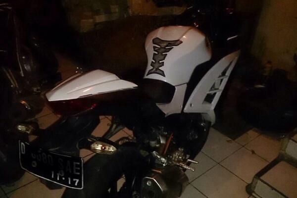 Motor kawasaki putih bandung