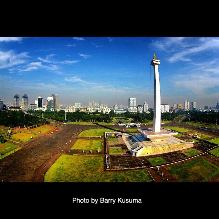 Menikmati Keindahan Kota Jakarta dari Udara.