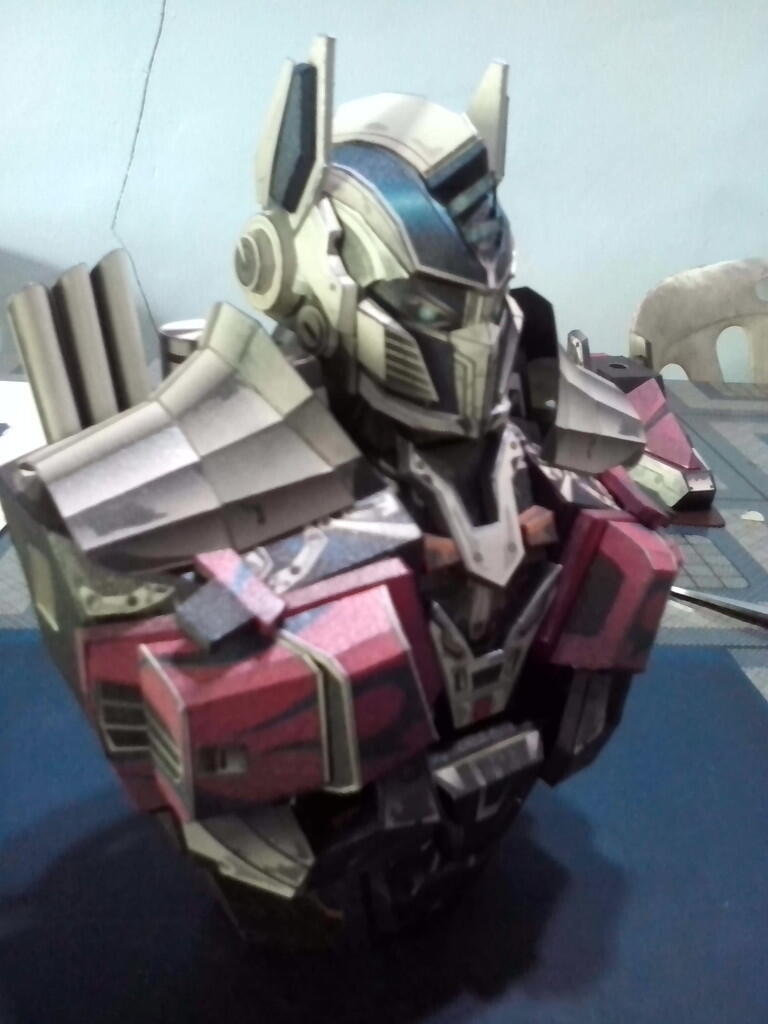 Optimus Prime Age of Extinction (papercraft)