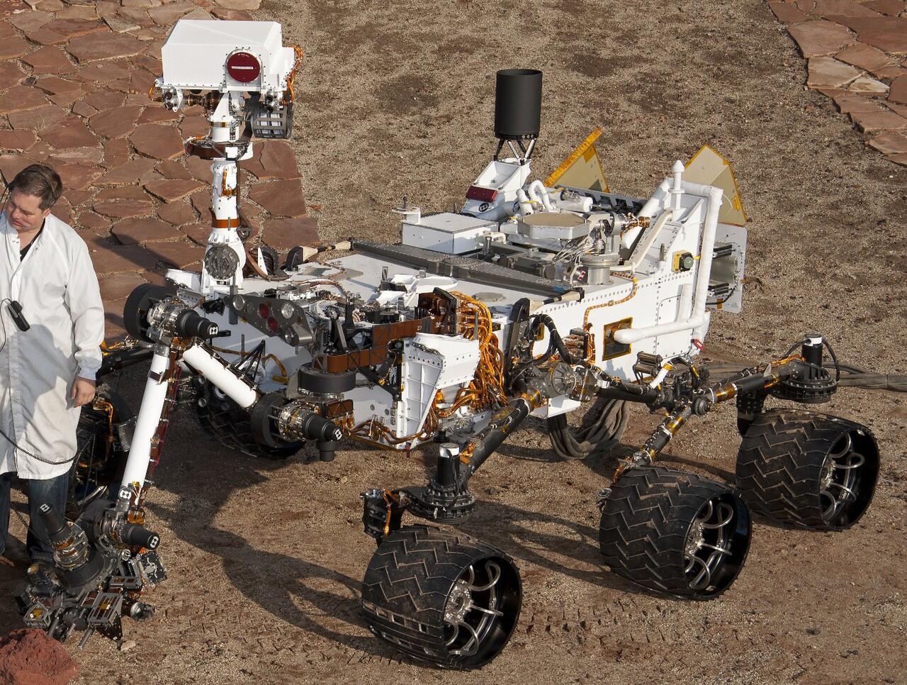 Bayangan 'Manusia Mars' Muncul di Foto Terbaru NASA