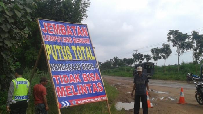 JEMBATAN penghubung lintas timur dan lintas tengah PUTUS