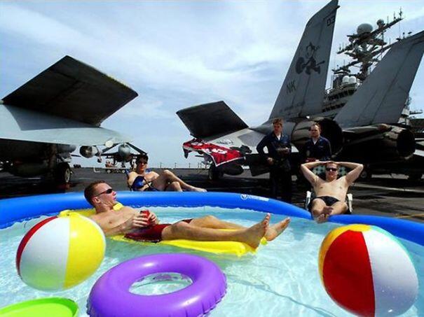 Gaya Tentara Di Hari Libur