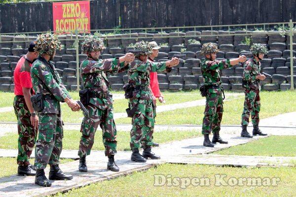 PRAJURIT YONIF-3 MARINIR BERLATIH MENEMBAK JELANG LATIHAN PPRC DI POSO