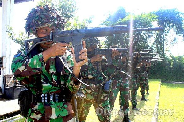 PRAJURIT YONIF-3 MARINIR BERLATIH MENEMBAK JELANG LATIHAN PPRC DI POSO