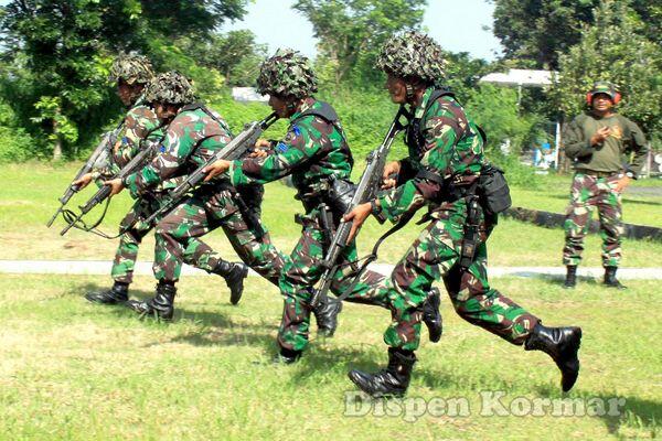 PRAJURIT YONIF-3 MARINIR BERLATIH MENEMBAK JELANG LATIHAN PPRC DI POSO