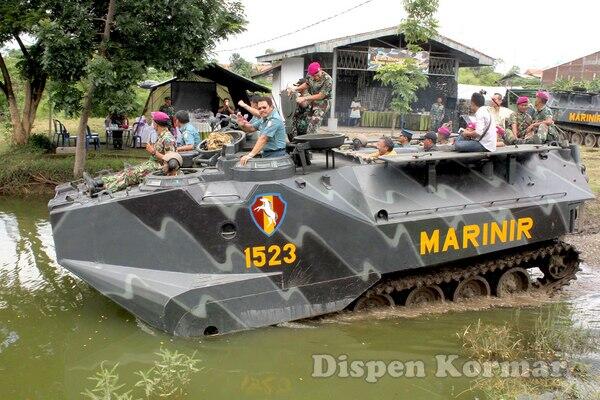 IRJENAL TINJAU UJI COBA ALKOM TANK TO TANK TR 6000